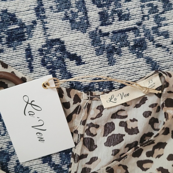 La’Ven Animal leopard print tan puff sleeve tiered Blouse - Picture 7 of 7